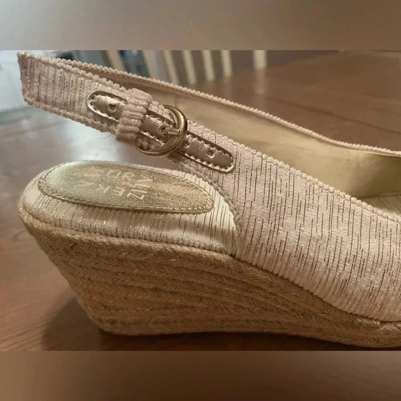Naturalizer Premium Bettina Comfort Wedge Sandals Beige Gold Size 9.5 New In Box - Picture 9 of 12